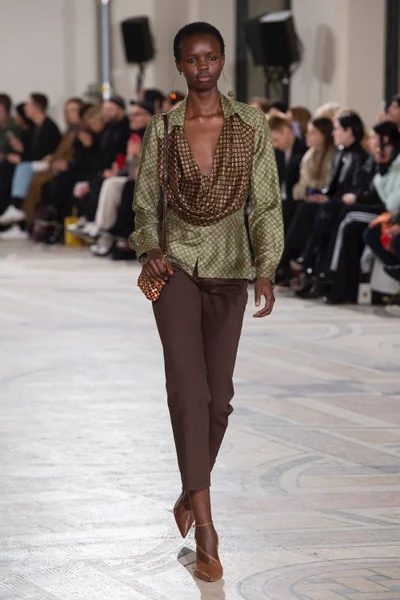 Look 18